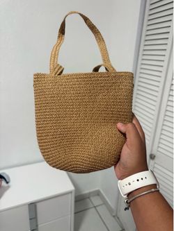 Small woven beach tote and beach hat  -WOMAN-