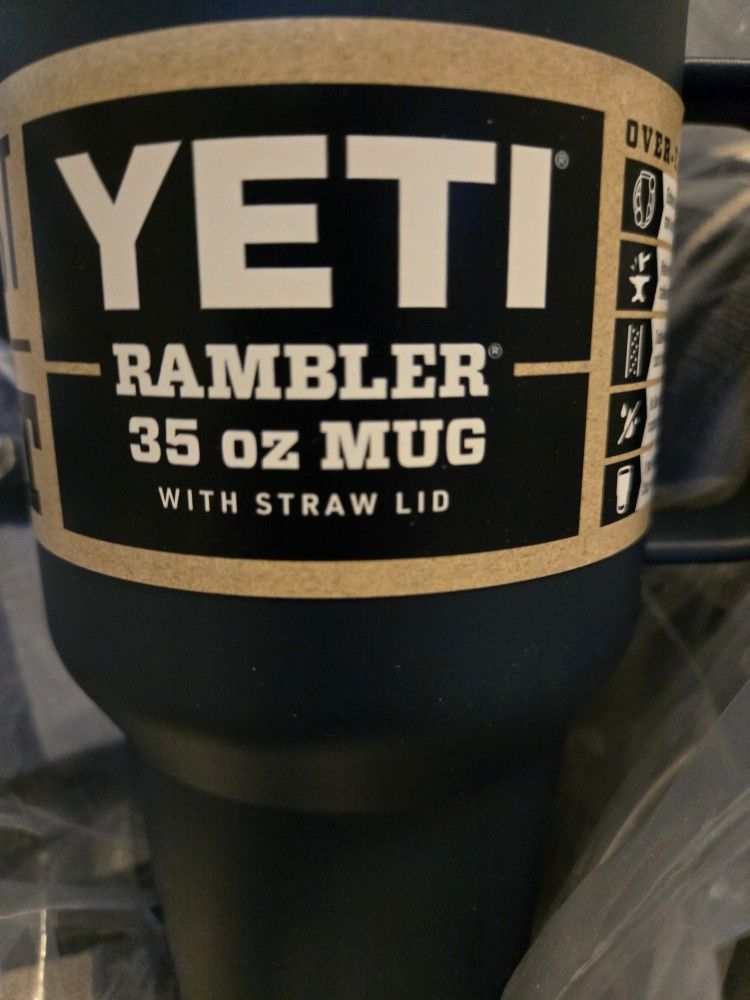 Yeti 35 Oz Mug --- Navy Blue