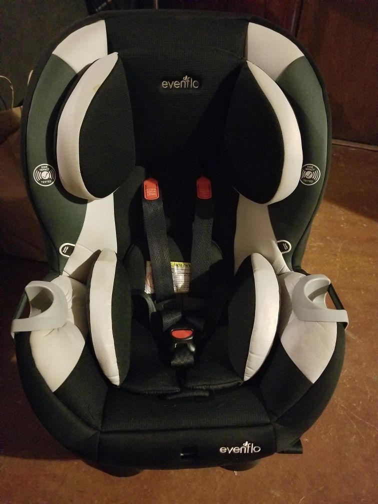 Evenflo Triumph Convertible Carseat to Booster seat