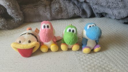 Yarn yoshi amiibos