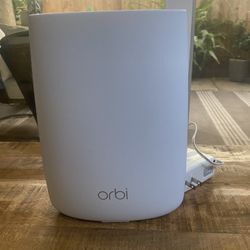 Netgear Orbi RBR50v2 Tri-Band Wi-Fi Router Ac 3000