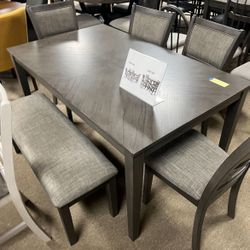 Seven Piece Nice Dinette Set!