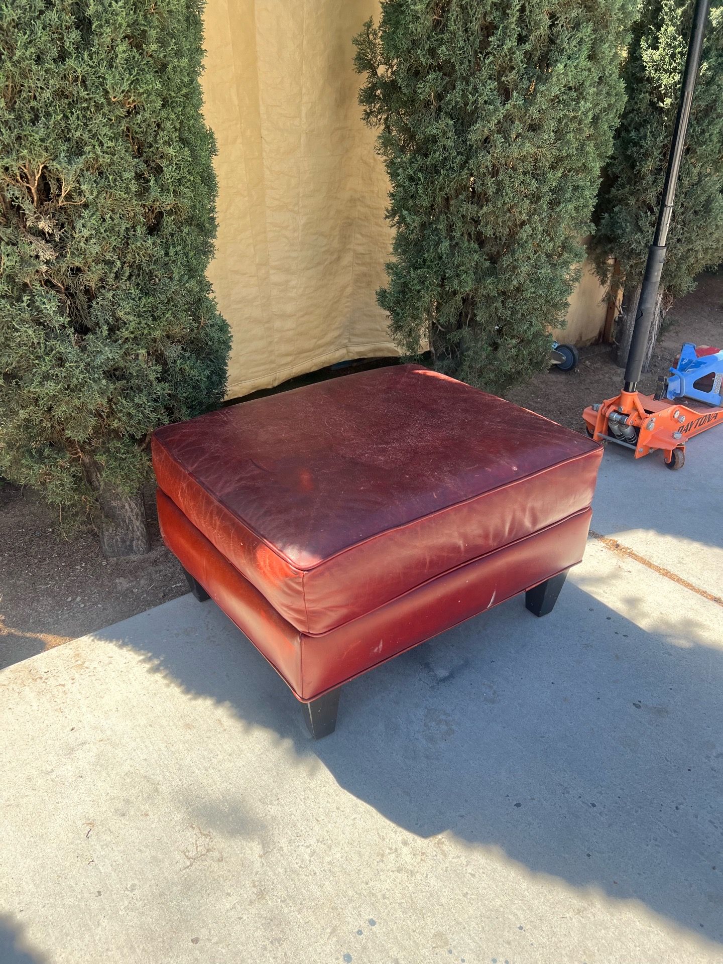 Vintage Style Leather Ottoman!