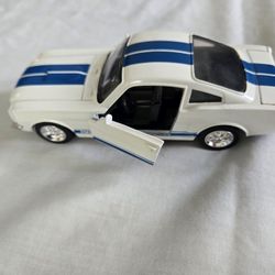 1:32 Scale Model 1968 Shelby GT-350 