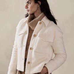 Ivory Sherpa Jacket 🧥 M $20 Pick Up