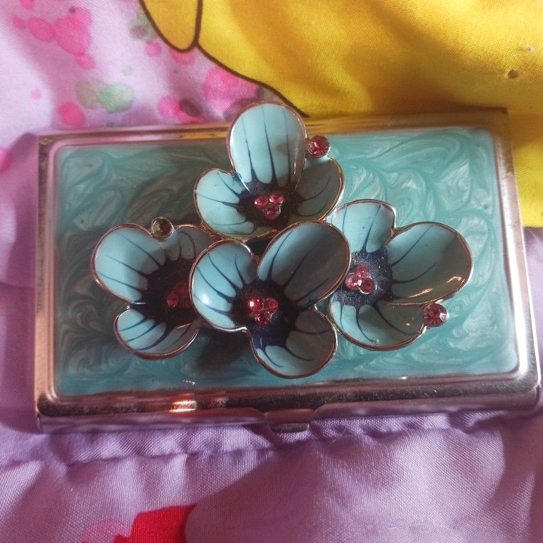 A Beautiful Card Holder . With A Bible Verse On It 1st Corinthians 13:8