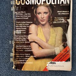 Vintage Cosmopolitan Magazine - April 1972 - with Burt Reynolds