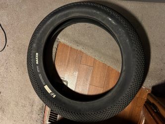 Lot of (6) fat-tire e-bike tires!