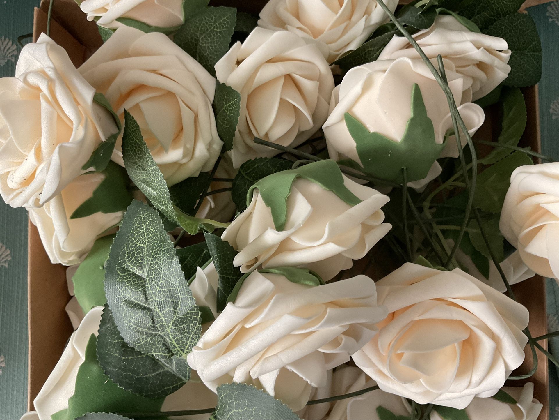 24 Beige Flowers