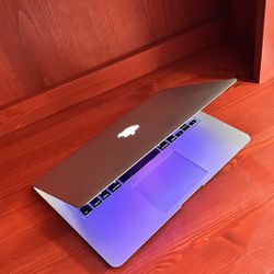 Apple MacBook Air 13” I5/8GB/128GB SSD macOS Monterey $200