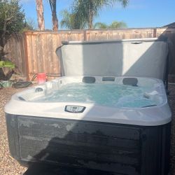 Jacuzzi J325 Hot Tub 