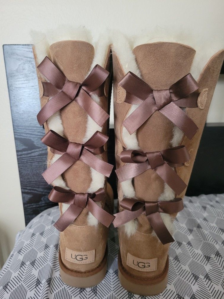 Ugg 3 Bow Size 7 But Fits An 8 As Well