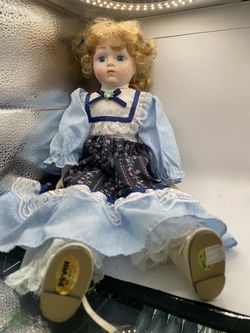 A vintage Heritage Mint Collection porcelain doll (resembles the 1988 "Allison" model, No. D27