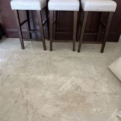 3 Counter stools 