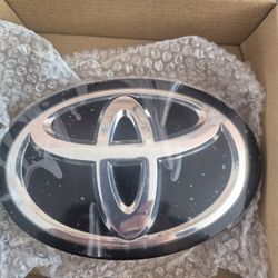 53141-42021 Toyota RAV4  2016,2017,2018  Front Grille Emblem Logo Radar