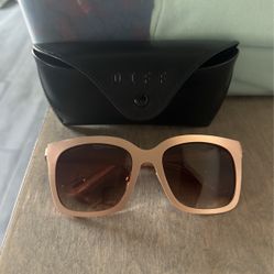 Brand New Woman’s Rose Gold Diff Sunglasses 