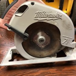 Milwaukee 7-1/4” Corded Circular Saw 