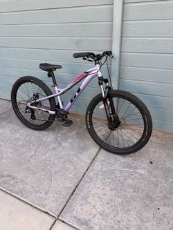 GT LOLA YOUTH MOUNTAIN BIKE 24” Wheels