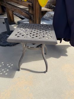 Cast Aluminum Outdoor Patio Side Table