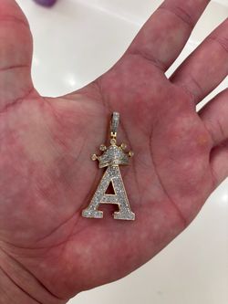 Gold diamond pendant
