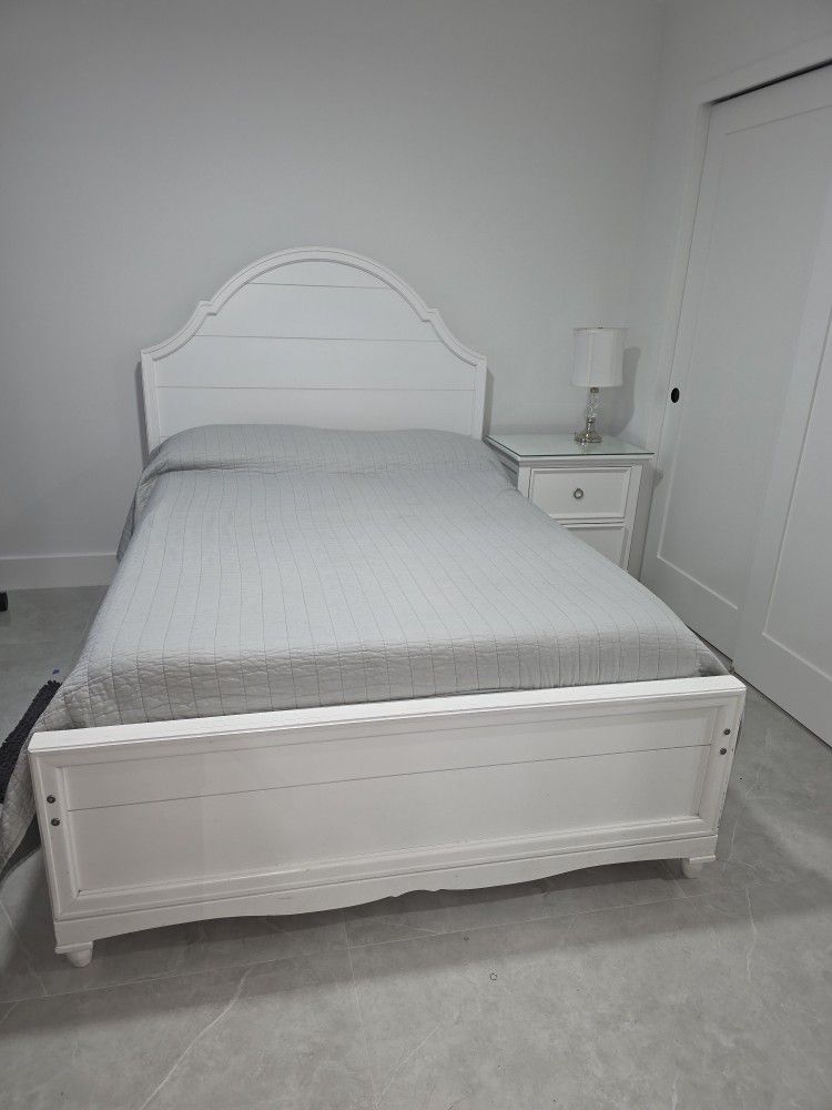 Full Bedroom With Night Stand White