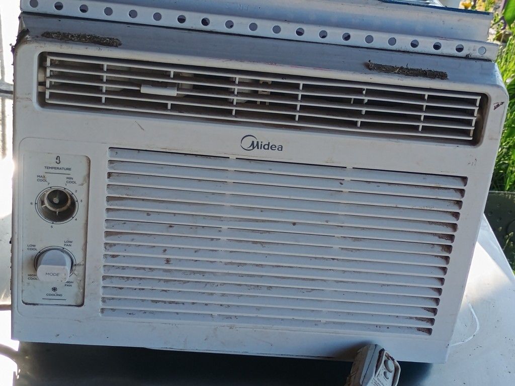 Midea Air Conditioner 5000btu