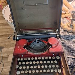 Vintage  Royal Typewriter 