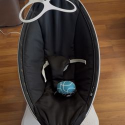 4moms mamaRoo® multi-motion baby swing