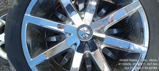 Universal  22 Inch KMCs Rims On Tires