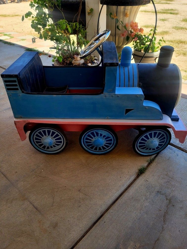 THOMAS THE TRAIN PEDAL CAR METAL VERY RARE