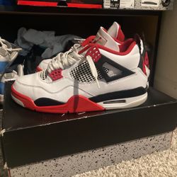 Jordan 4 Fire Red Size 11