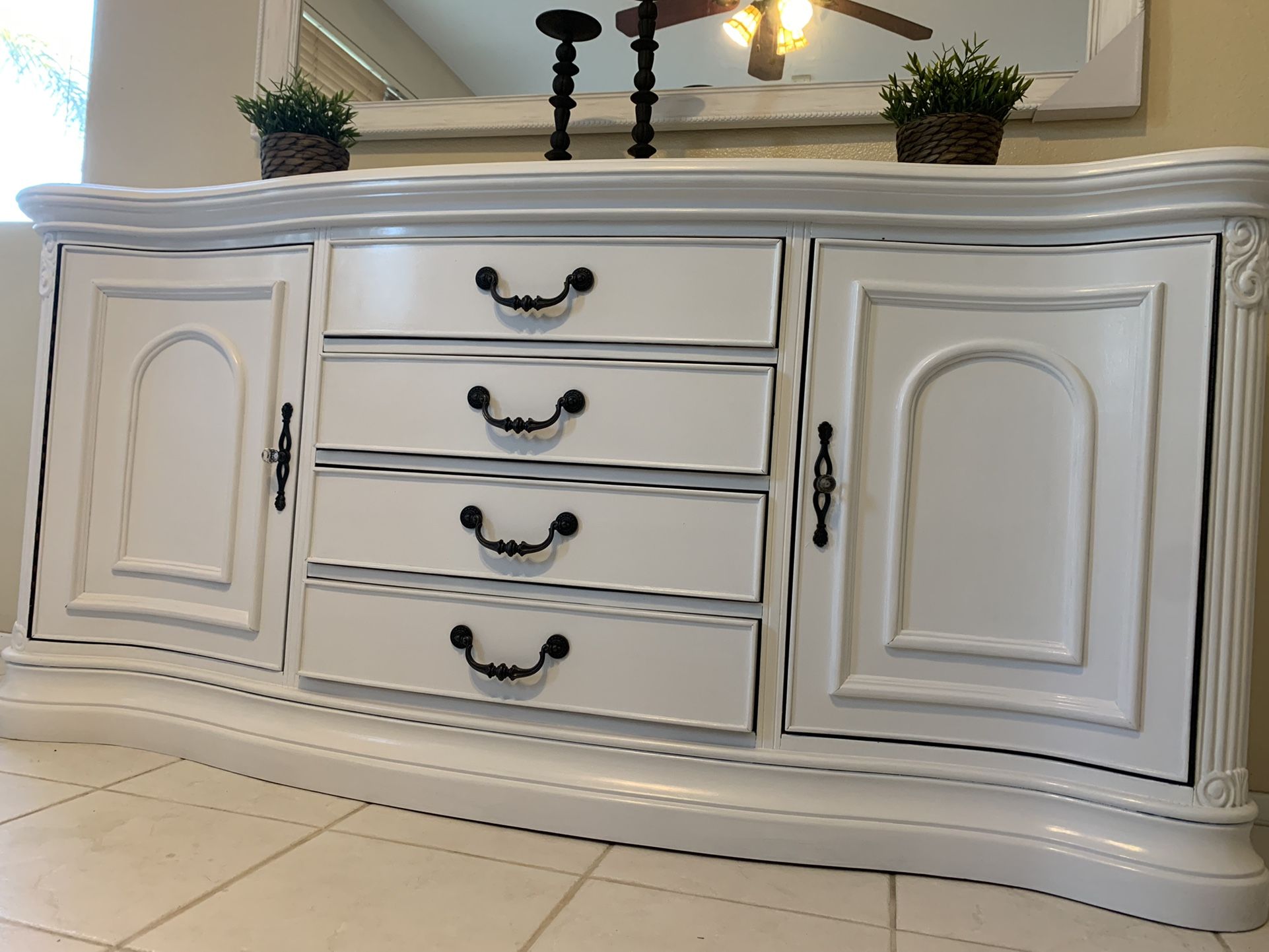 Michael Amini By AICO Buffet