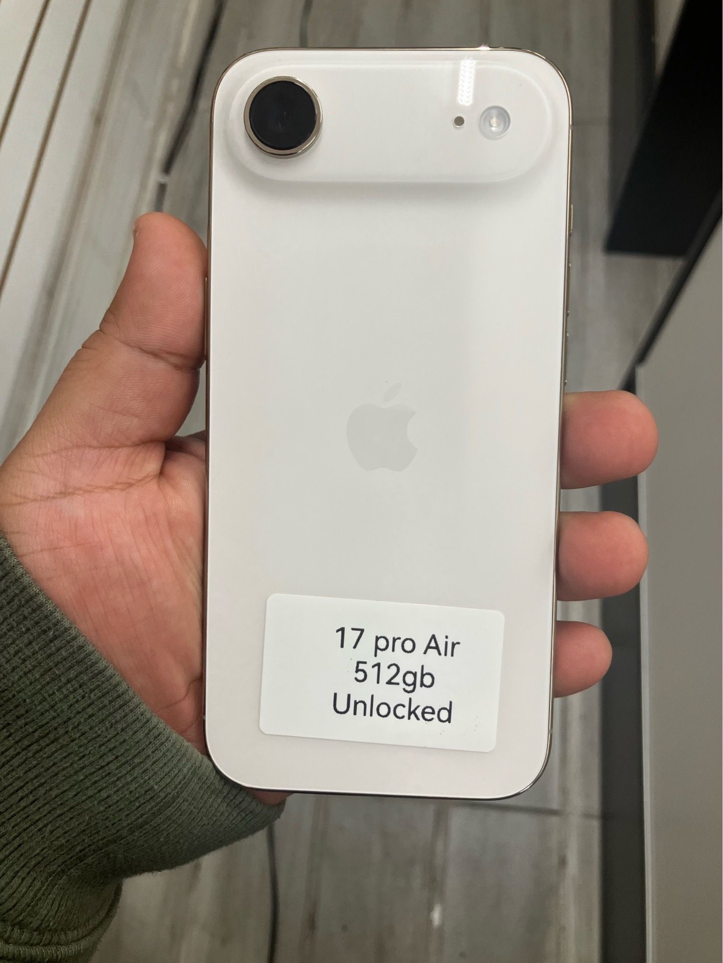 17 pro Air 512gb Unlocked Cash or $10 Down