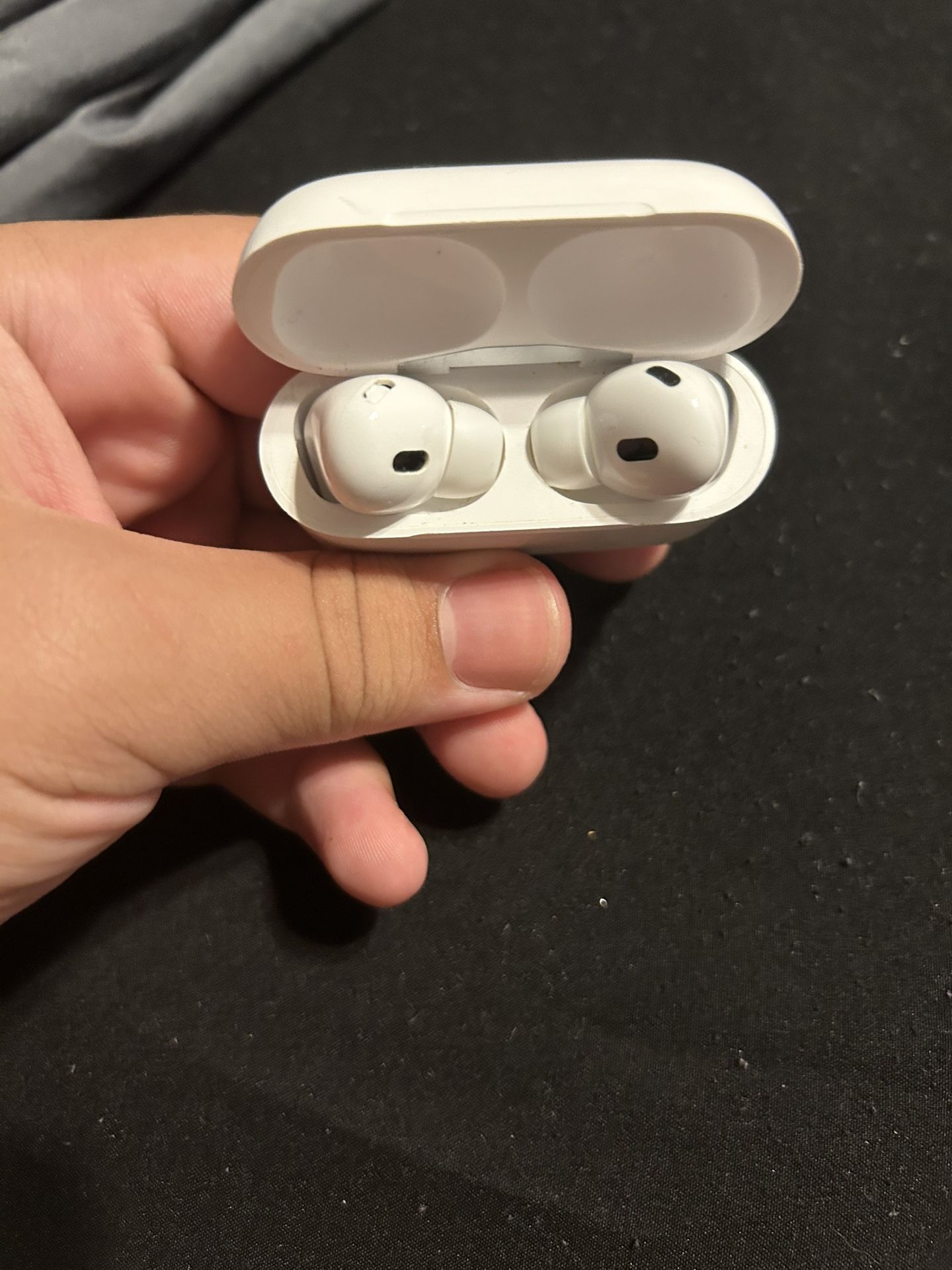 airpod pros READ DESCRIPTION!!