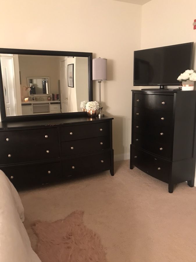 Dresser and mirror set