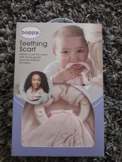 boppy . Teething Scarf. Pink