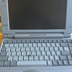 VINTAGE TOSHIBA SATELLITE PRO 430CDT/1.3 LAPTOP COMPUTER