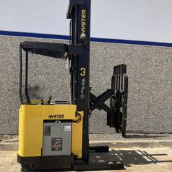 Hyster Electric STAND UP Reach Forklift 4500 LB CAP