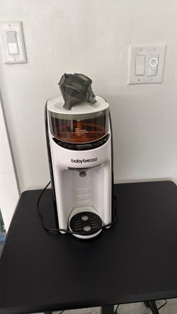 Baby Brezza Pro Advance  Formula dispenser with extra funnel and cover
