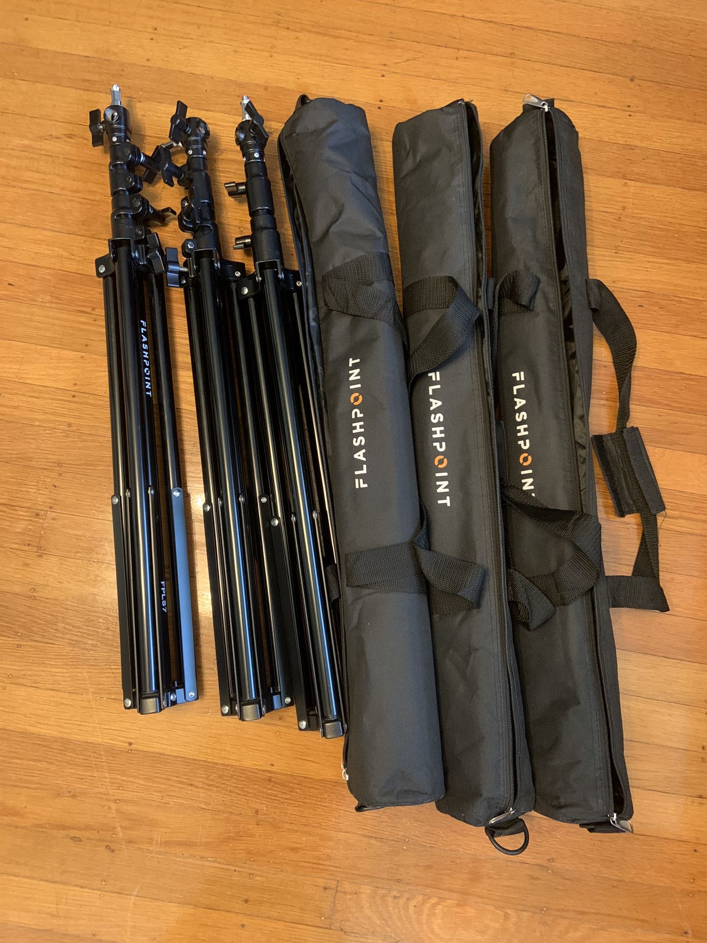3x Flashpoint FPLS7 light stands