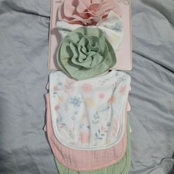 Baby bib/ bow set
