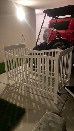 Free Crib w/ clean mattress