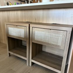 Set of 2 nightstands