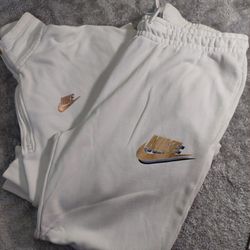 Men's  Nike Sweater & Pants Set Must Pick Up