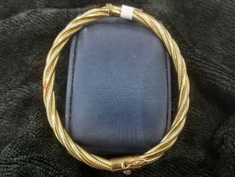 Bangle Bracelet - Yellow Gold 14k (.585) 11.1 grams 8 inch