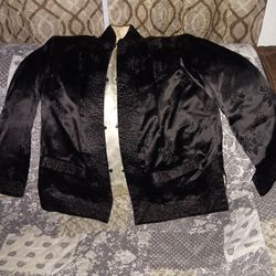 Ladies Jacket Size L. This Is A Reverse able Jacket. Black On One Side And A Cream Color On Ihe Other Side Beautiful Pattern  $10
