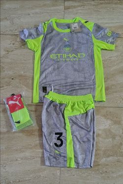 Kids Soccer Manchester United uniforms size 24 and 26