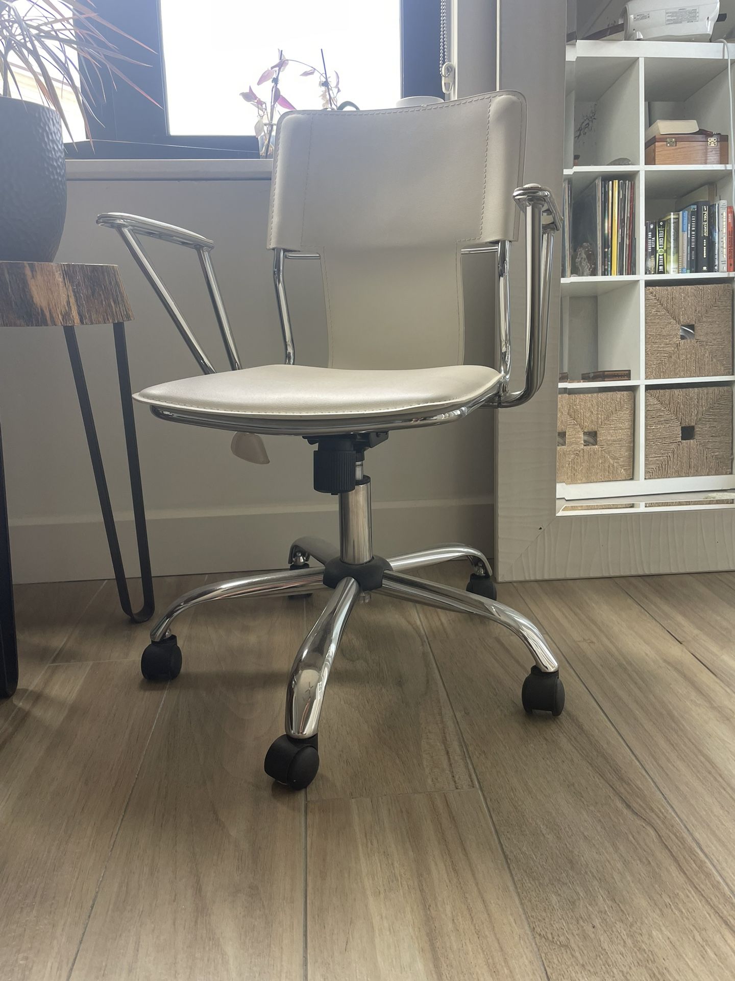 Off White Rolling Office Chair