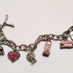 Buckley London Women's 5 charm bracelet travel lorry London Eye 