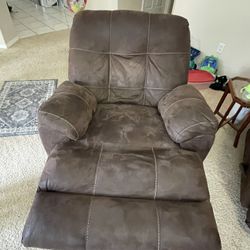2 Recliners